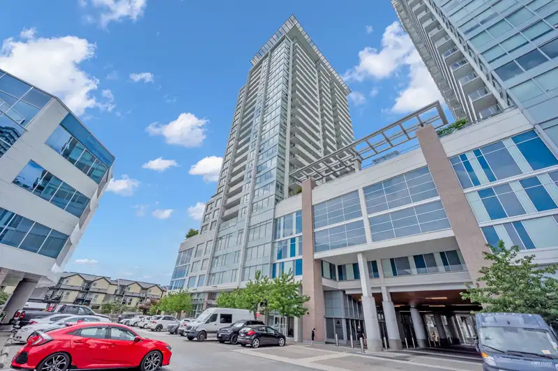 607 988 QUAYSIDE DRIVE - photo 1 of 24