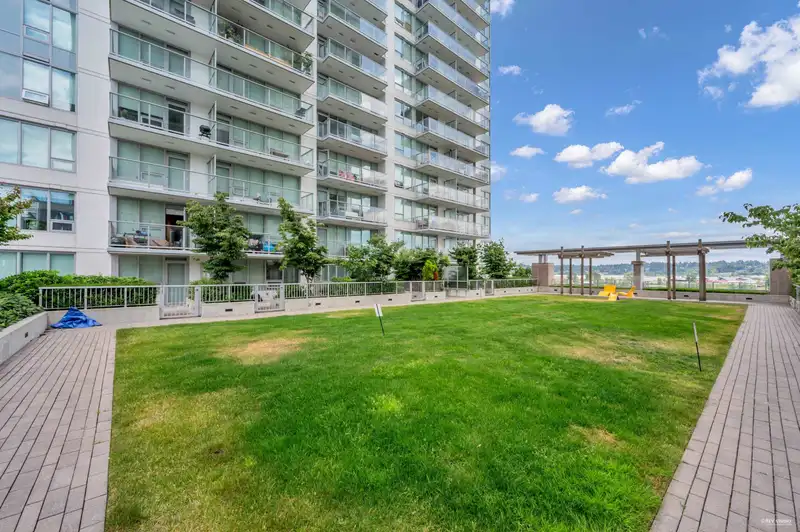 607 988 QUAYSIDE DRIVE - photo 4 of 24