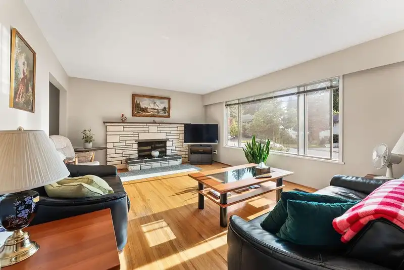 10974 144A STREET - photo 2 of 39