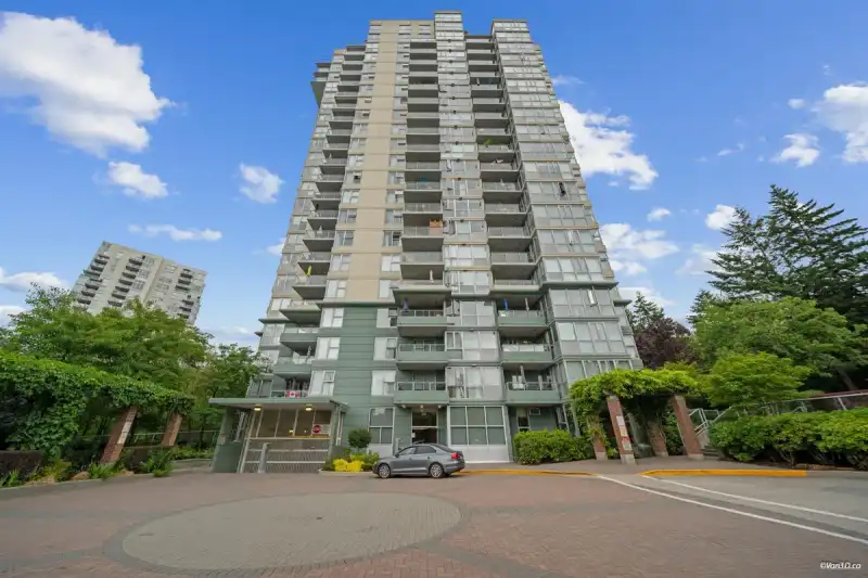 501 295 GUILDFORD WAY - photo 1 of 28