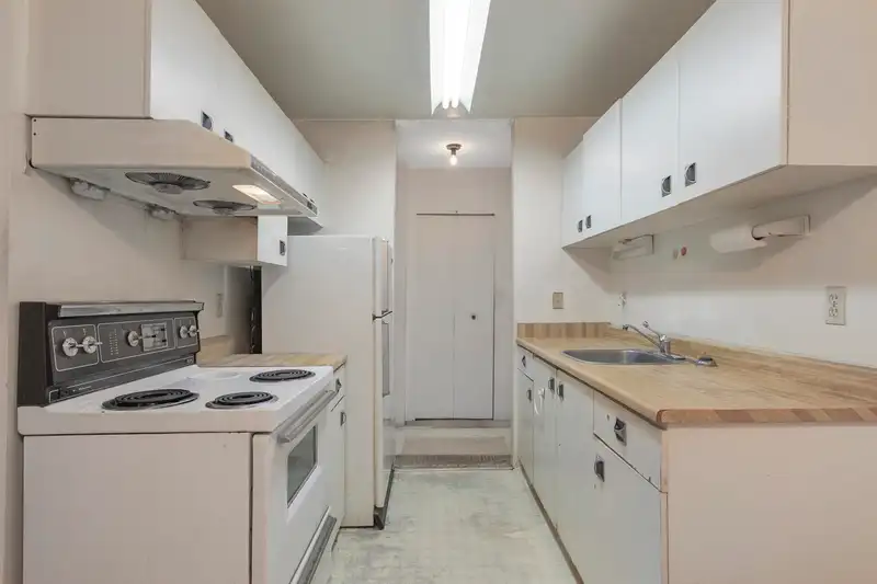 115 1440 E BROADWAY STREET - photo 2 of 17