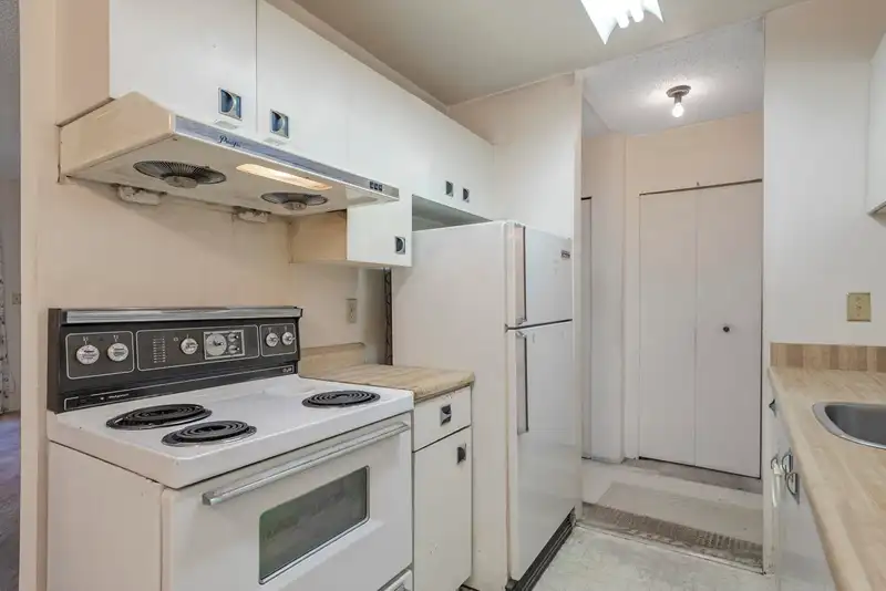 115 1440 E BROADWAY STREET - photo 3 of 17