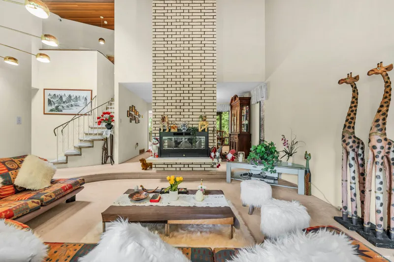 4200 COVENTRY DRIVE - photo 3 of 14