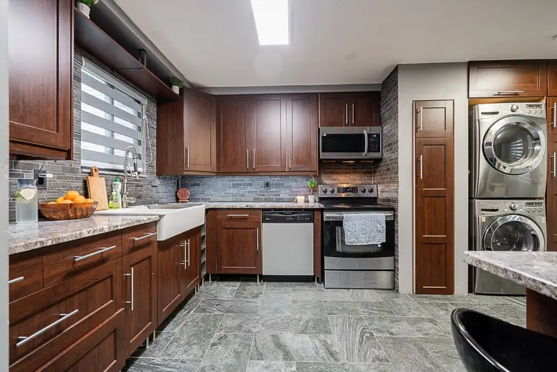 71 8555 KING GEORGE BOULEVARD - photo 1 of 25