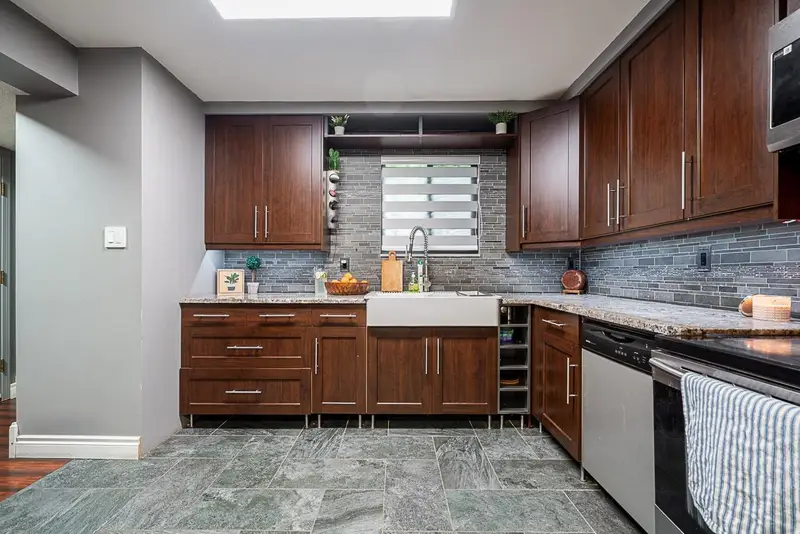 71 8555 KING GEORGE BOULEVARD - photo 4 of 25