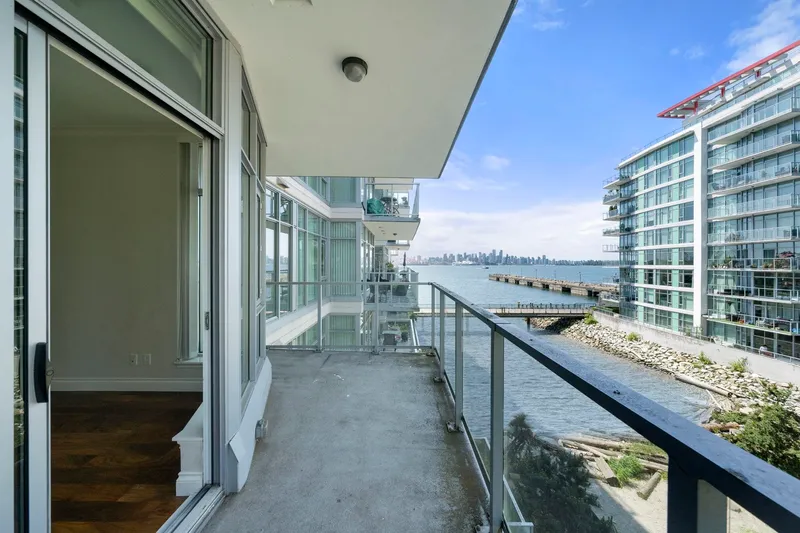 305 185 VICTORY SHIP WAY - photo 1 of 25