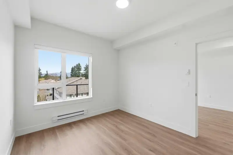 414 15739 FRASER HIGHWAY - photo 4 of 8