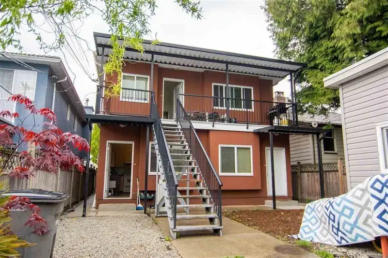 728 E 49TH AVENUE - photo 2 of 14
