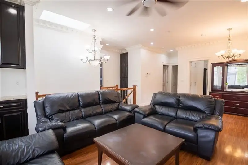 728 E 49TH AVENUE - photo 4 of 14