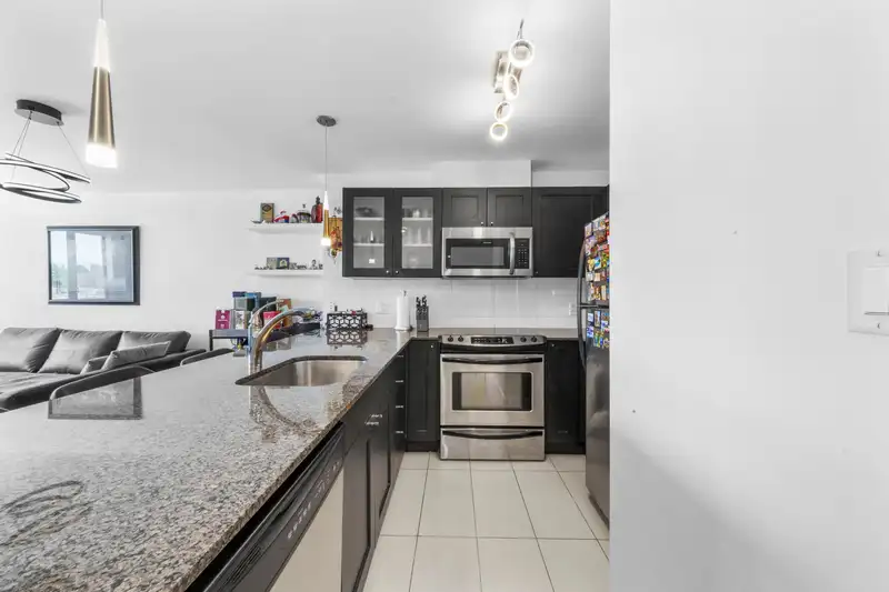 502 7225 ACORN AVENUE - photo 3 of 23