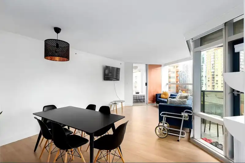 901 1050 BURRARD STREET - photo 2 of 16