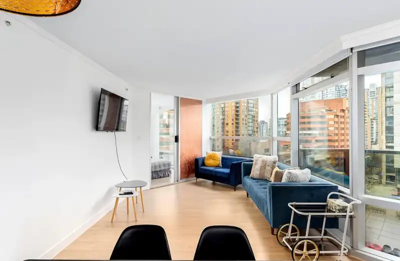 901 1050 BURRARD STREET - photo 3 of 16