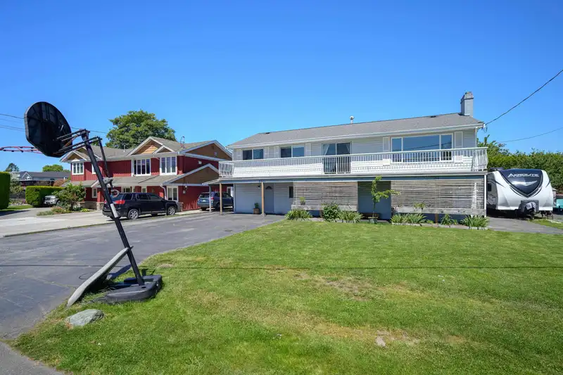 5031 44B AVENUE - photo 2 of 40