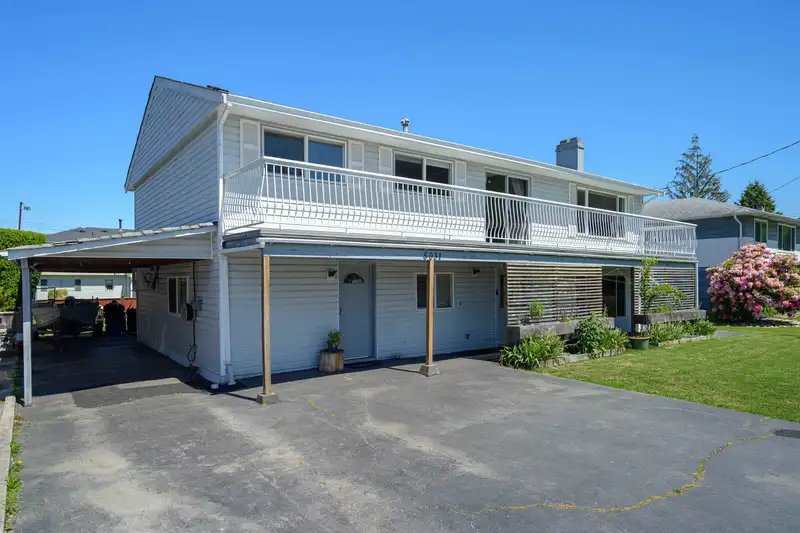 5031 44B AVENUE - photo 3 of 40