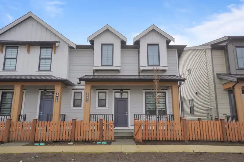 20516 76 AVENUE - photo 1 of 14