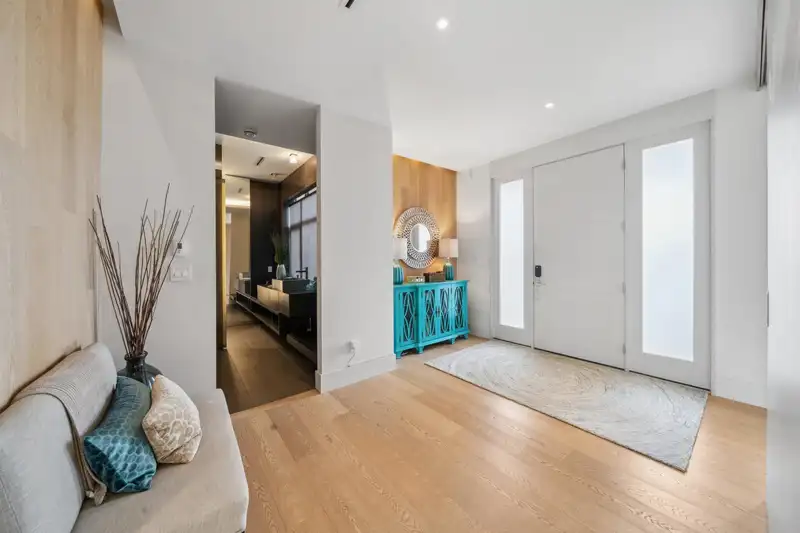 339 E 17TH STREET - photo 2 of 34