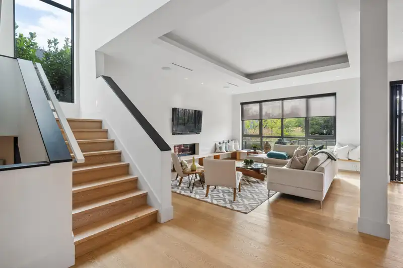 339 E 17TH STREET - photo 4 of 34