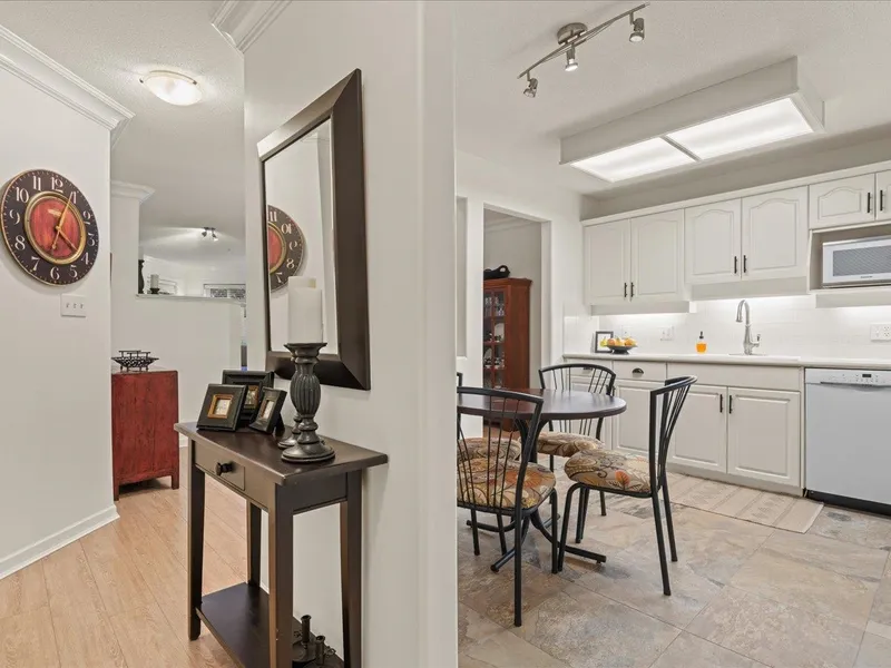 105 15340 19A AVENUE - photo 2 of 25