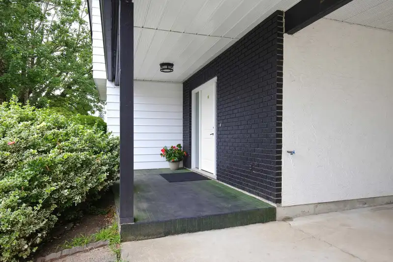 34865 MCLEOD AVENUE - photo 2 of 40