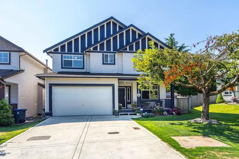 14850 58A AVENUE - photo 2 of 40