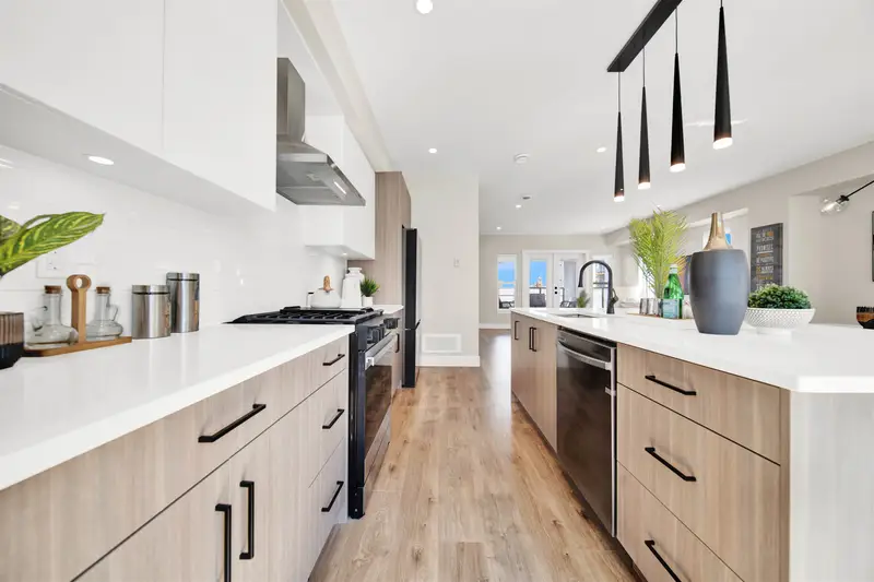 11 177 175A STREET - photo 4 of 17