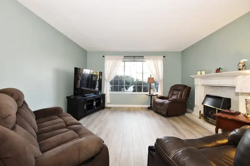 5 33020 MACLURE ROAD - photo 4 of 28