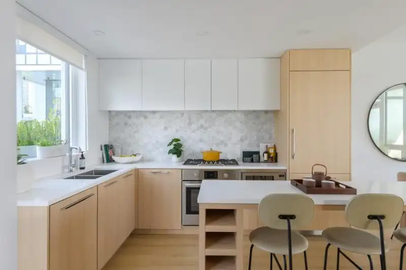 103 2425 ALPHA AVENUE - photo 1 of 10