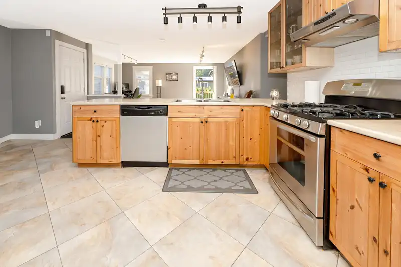 11641 212 STREET - photo 4 of 32
