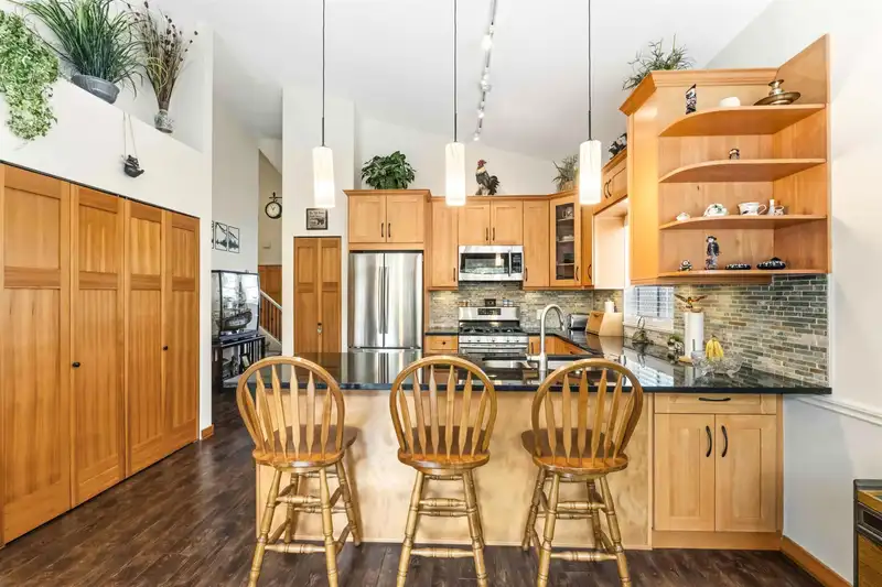 56 9012 WALNUT GROVE DRIVE - photo 4 of 39