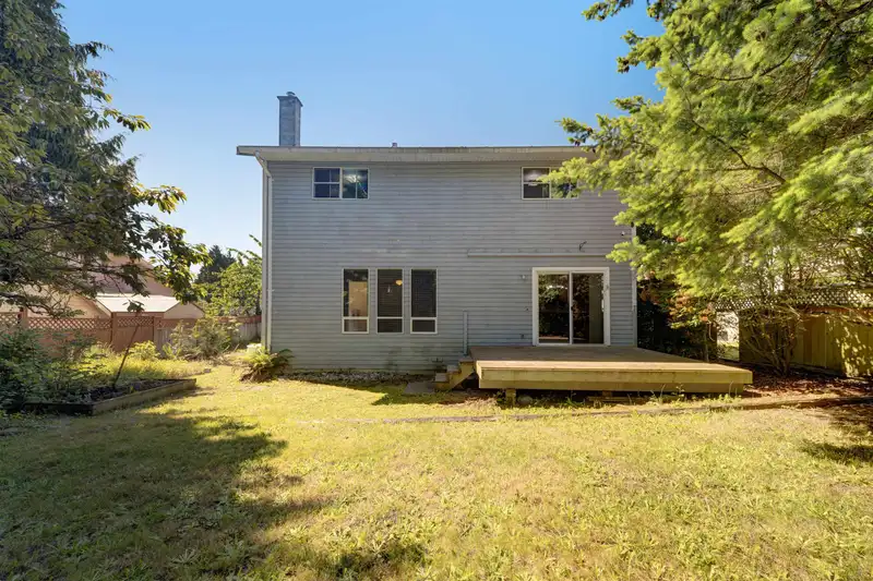 16097 10 AVENUE - photo 2 of 20