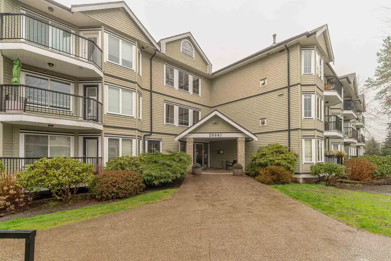 306 20881 56 AVENUE - photo 1 of 15