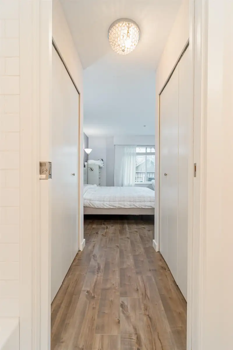 306 20881 56 AVENUE - photo 2 of 15