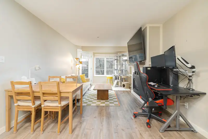 306 20881 56 AVENUE - photo 3 of 15