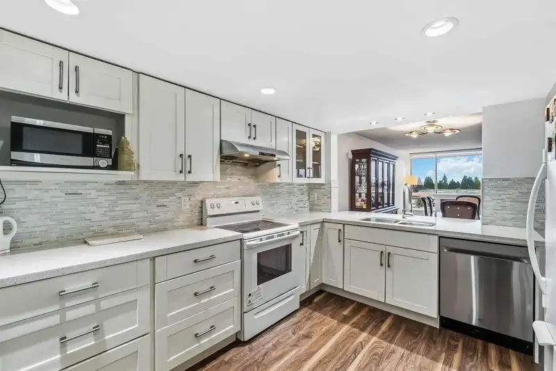 701 14881 103A AVENUE - photo 4 of 21