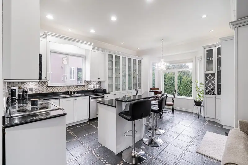 14867 76A AVENUE - photo 4 of 25