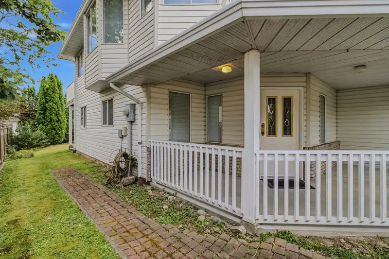 34598 CALDER PLACE - photo 4 of 37