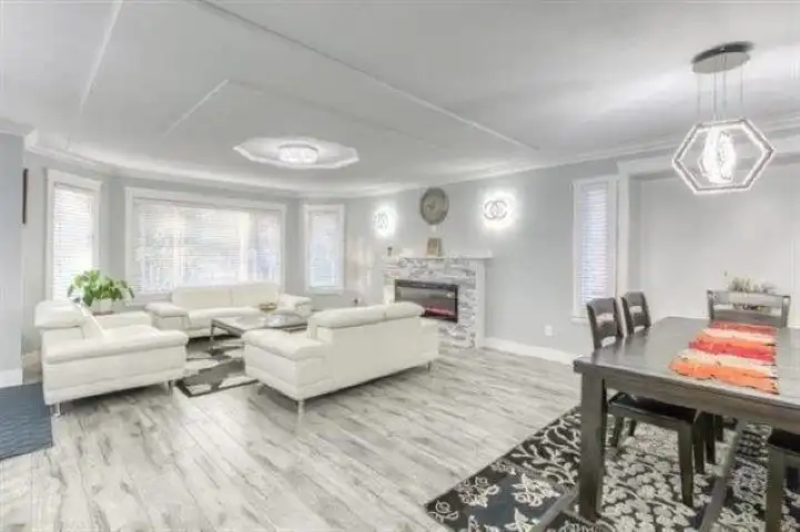12446 72 AVENUE - photo 3 of 40