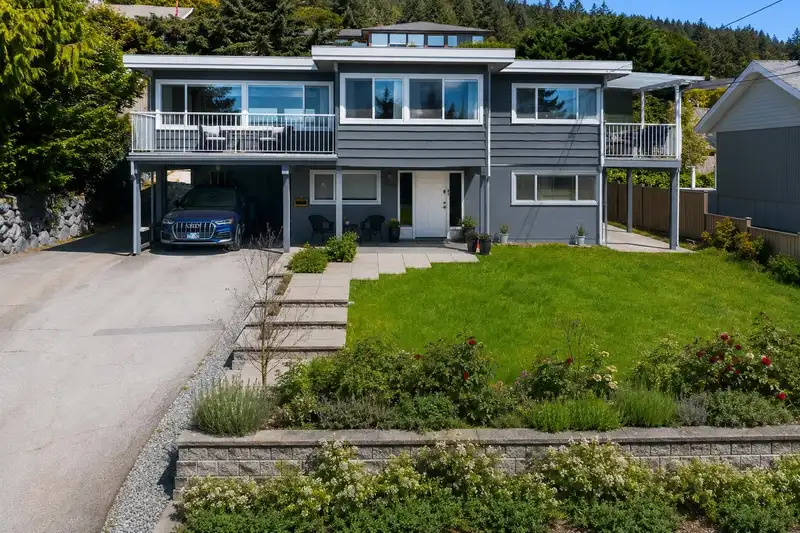 454 MONTERAY AVENUE - photo 1 of 34