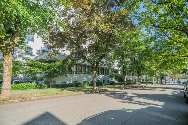 406 2851 HEATHER STREET - photo 3 of 31