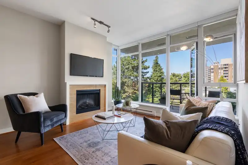 503 1468 W 14 AVENUE - photo 2 of 31