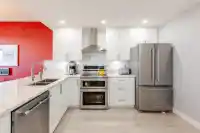 402 1785 MARTIN DRIVE - thumbnail 11