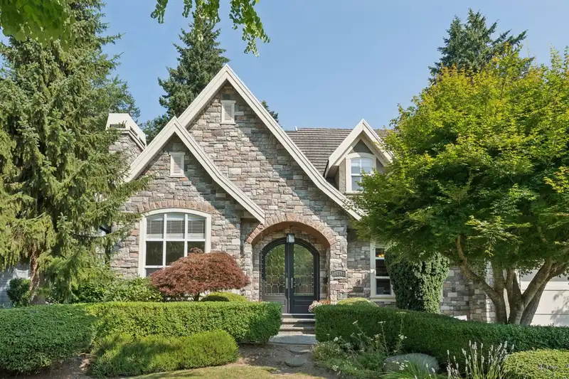 14185 33 AVENUE - photo 1 of 40
