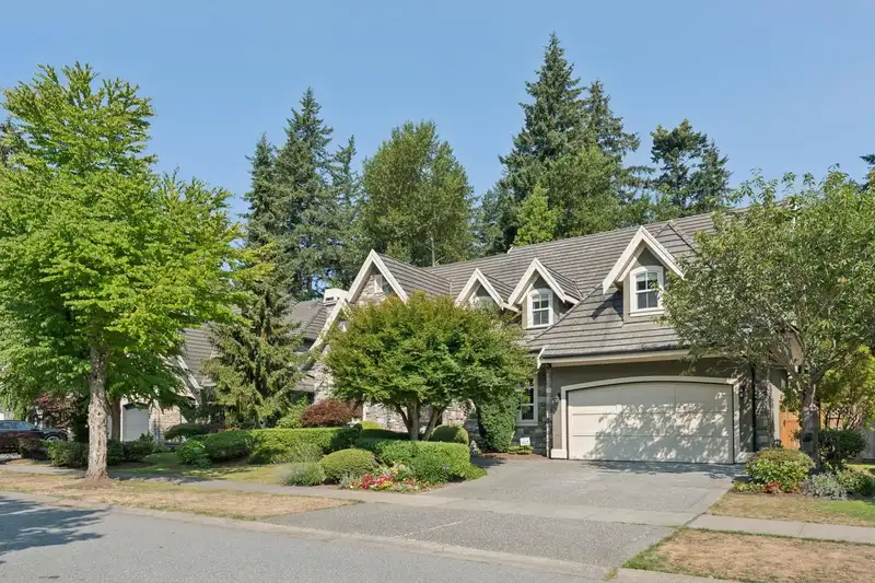 14185 33 AVENUE - photo 3 of 40