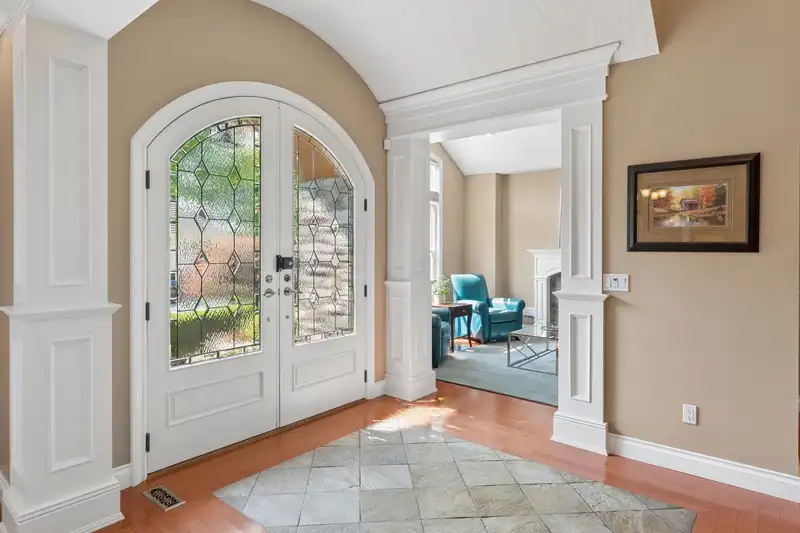 14185 33 AVENUE - photo 4 of 40