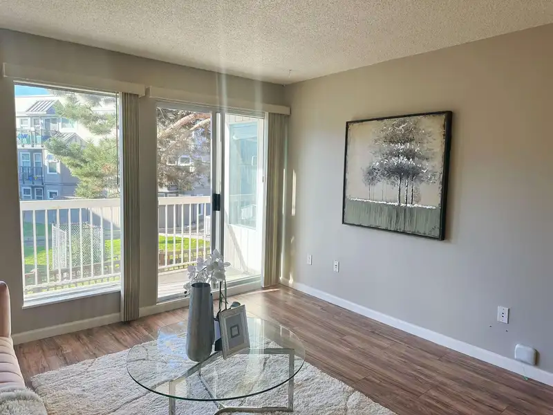 208 1860 E SOUTHMERE CRESCENT - photo 4 of 28