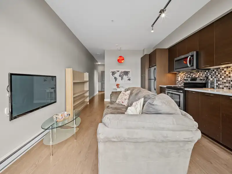 301 4372 FRASER STREET - photo 4 of 25