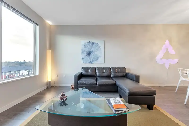 521 9311 ALEXANDRA ROAD - photo 4 of 27