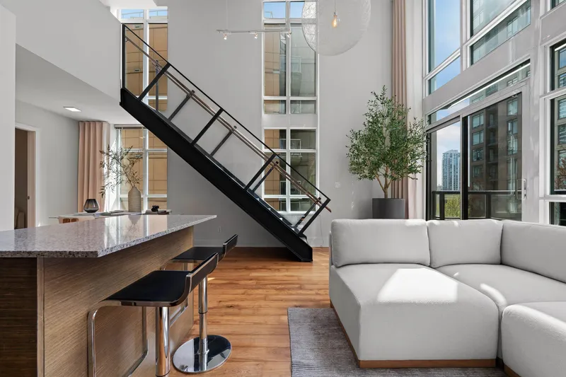 403 988 RICHARDS STREET - photo 1 of 25