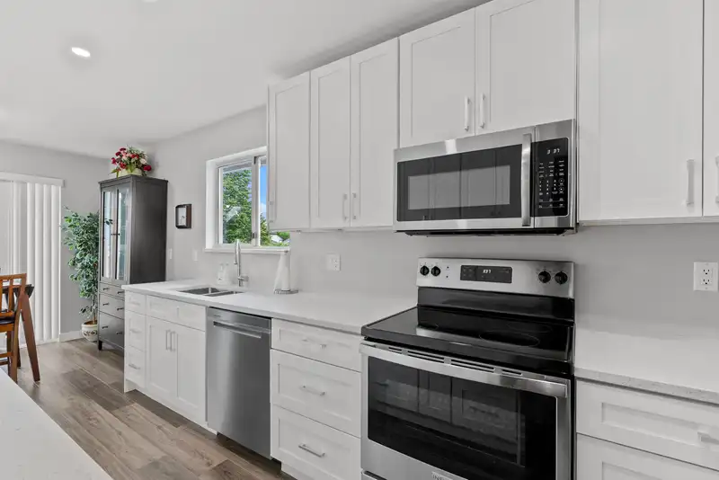 2 6320 48A AVENUE - photo 1 of 40