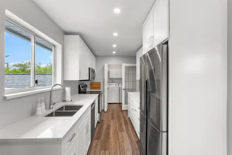 2 6320 48A AVENUE - photo 2 of 40